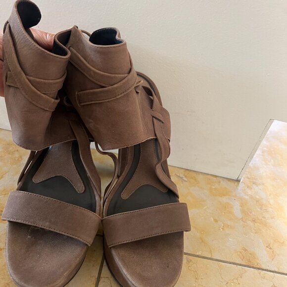 Vera Wang Lavender Label Suede Platform Sandals - Picture 3 of 5